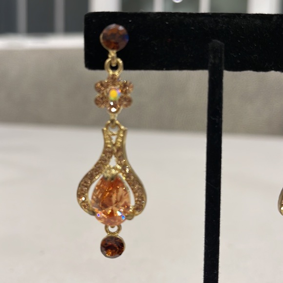 Amuse gold tone chandelier earrings with peach and topaz crystals - Picture 4 of 8